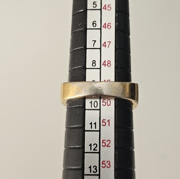 EDCO Gold Three-Stone Ring with Channel-Set Details - Picture 4 of 4